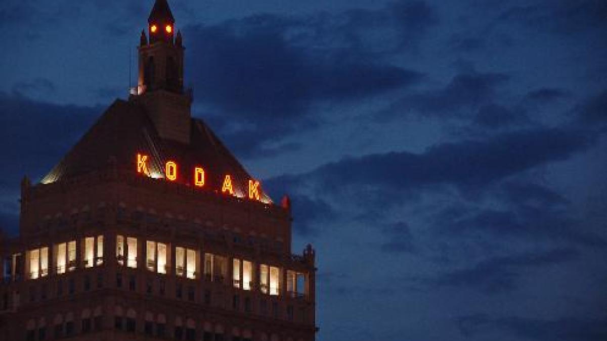 actiunile kodak s au prabusit vineri pe fondul speculatiilor ca firma intra in faliment