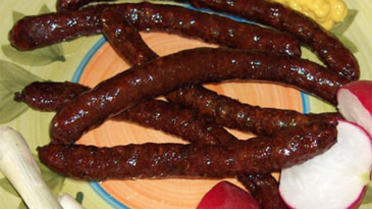 carnatii de plescoi si sarmalele in foi de varza motive de festival in buzau si maramures