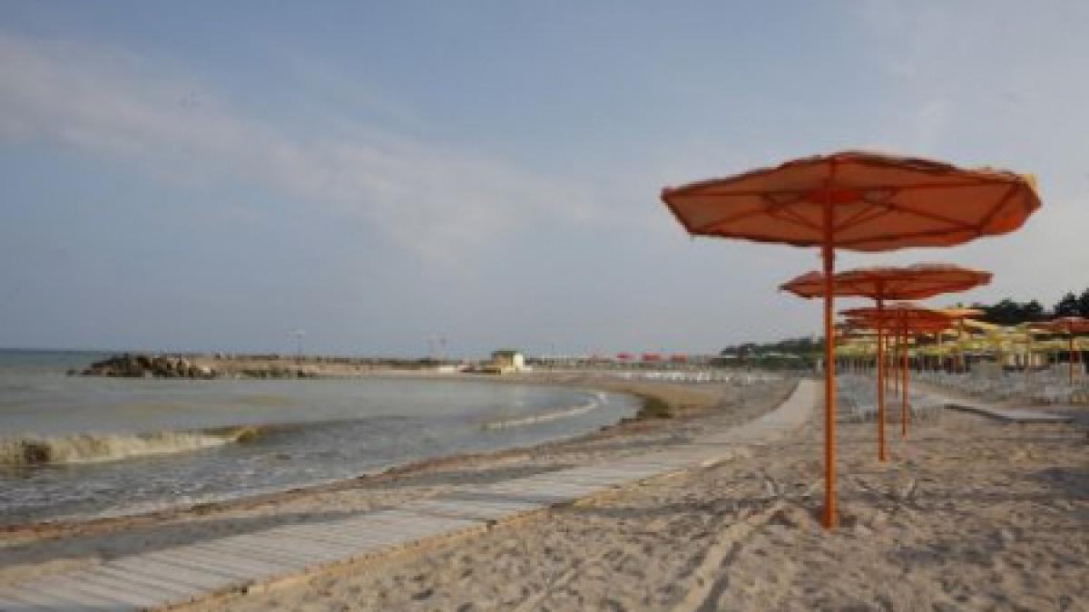 peste doua milioane de turisti au vizitat anul acesta litoralul romanesc vremea ramane calda