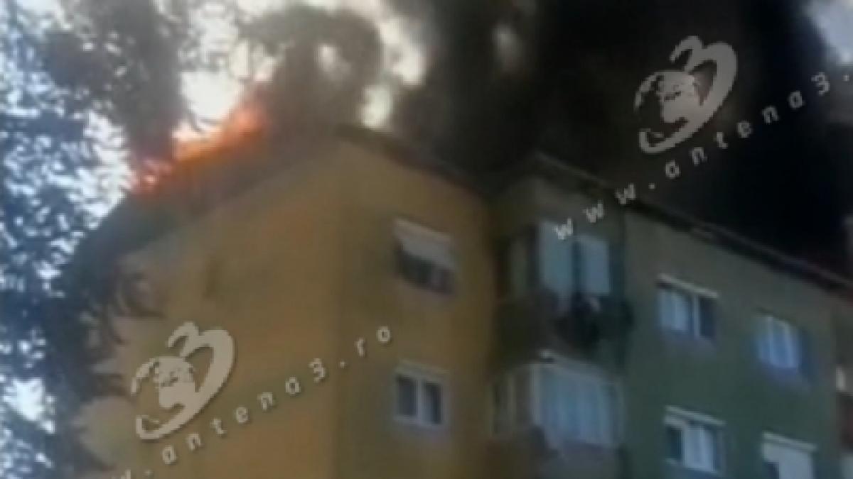 acoperisul unui bloc din judetul bihor a ars in intregime