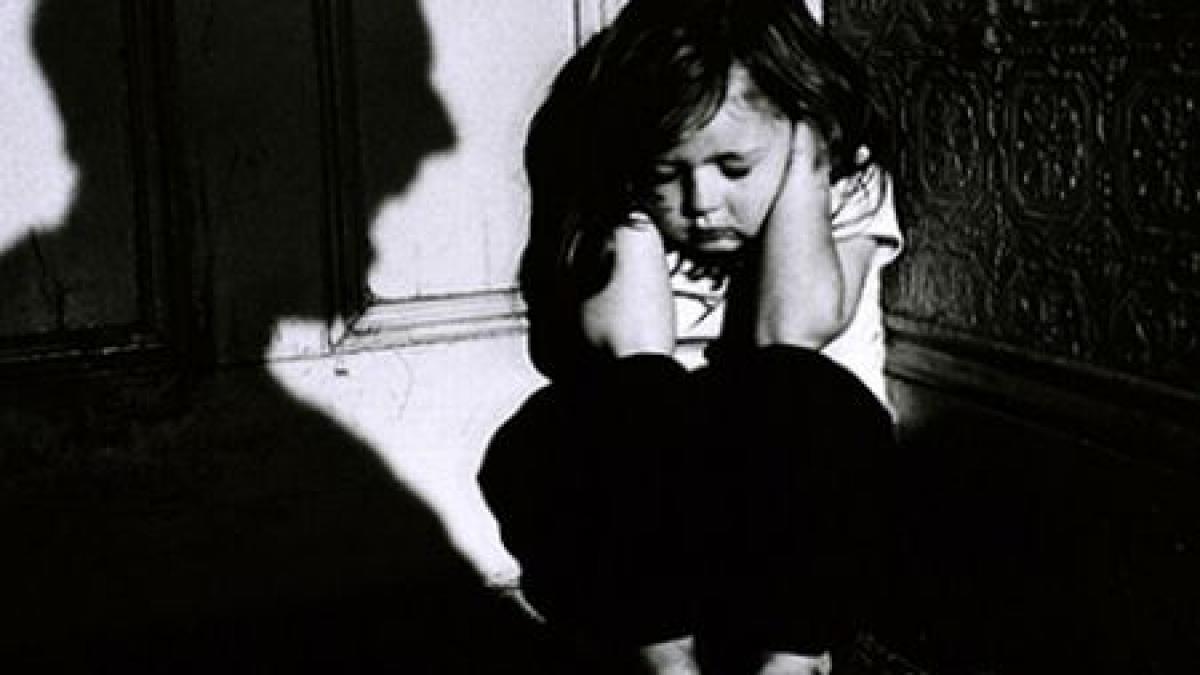 bataia rupta din iad o fetita de 4 ani lovita cu bestialitate de propria bunica