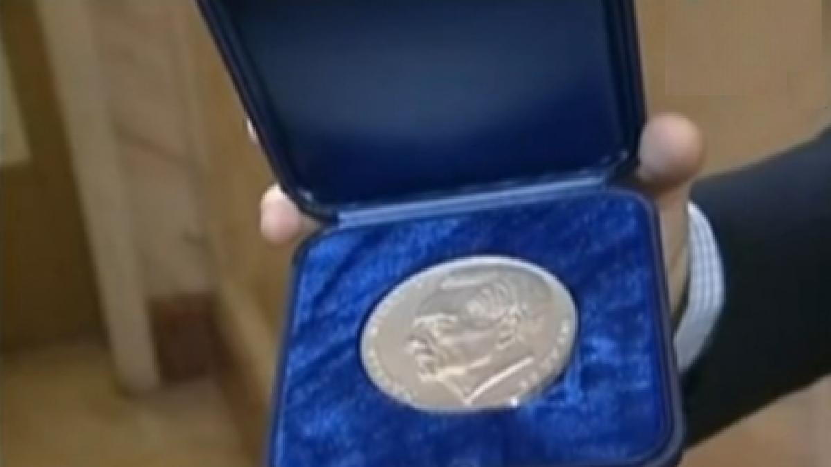 bnr a batut o medalie jubiliara cu chipul regelui mihai i