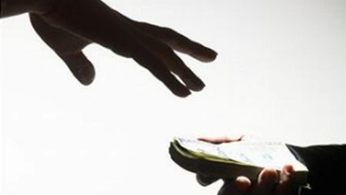 carburantii electricitatea tutunul si taxa auto mai scumpe de anul viitor vezi cu cat se maresc