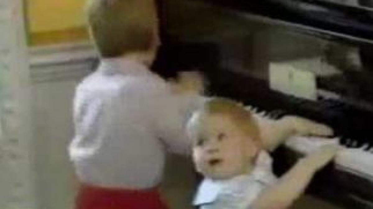 inregistrare inedita cu printii william si harry nu stiau sa vorbeasca bine dar dadeau concerte la