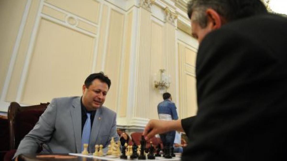 politicienii puterii isi bat joc de lege pdl istul marius necula inlesneste consumul de bere in