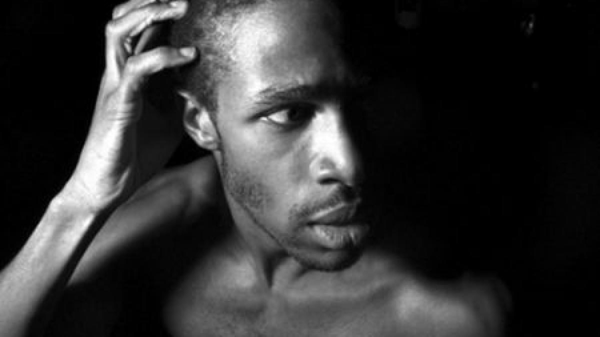 povestea unui tanar din uganda a venit in romania sa invete medicina si a ajuns vacar