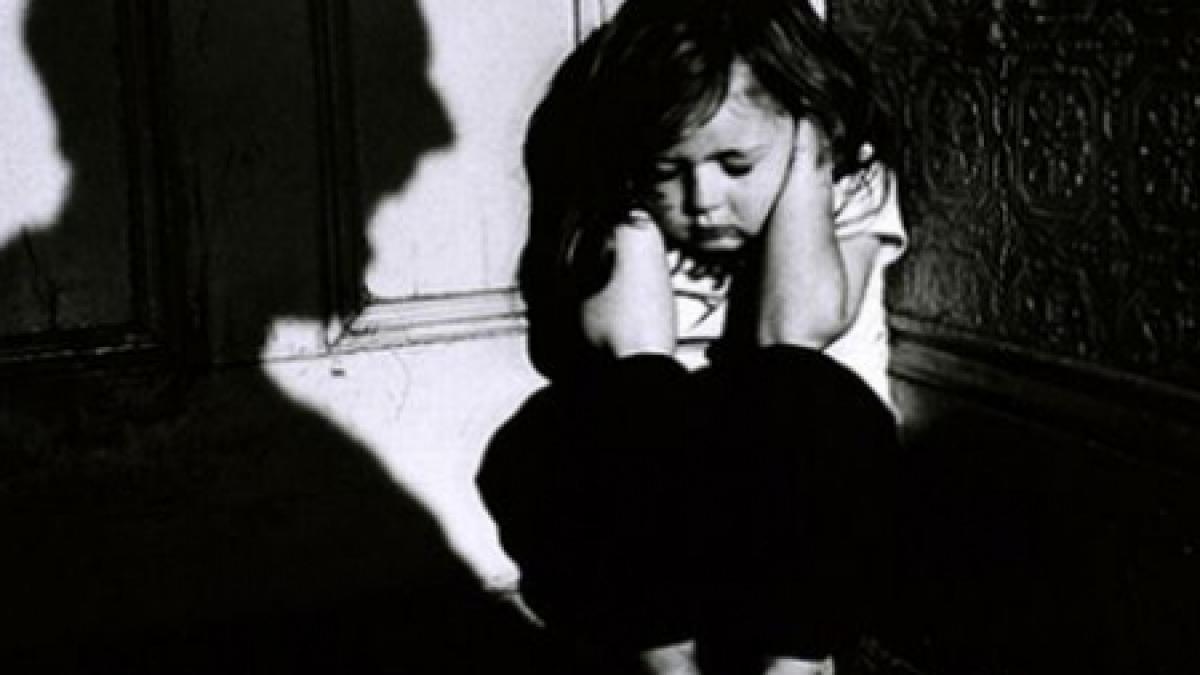 baia mare copil inchis in debara de o educatoare de la gradinita pentru ca plangea