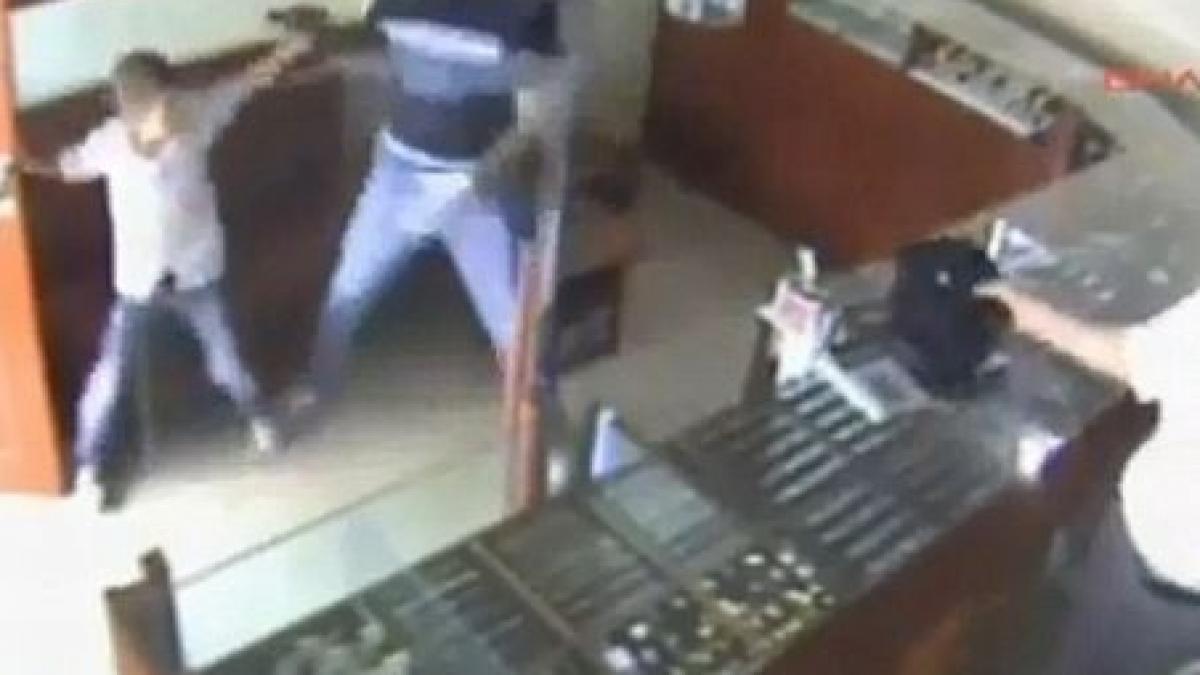 erou la 12 ani un baiat reuseste sa opreasca un jaf imobilizandu l pe faptas