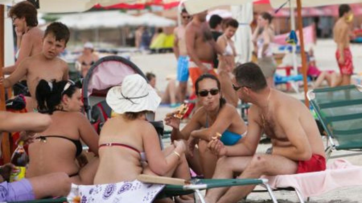 ins romanii au dat banii pe litoral si au redus cheltuielile la alimente