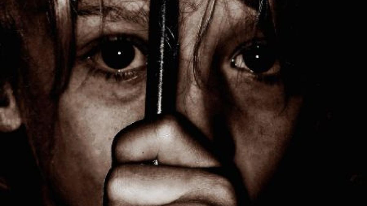 copii torturati de asistenta maternala au avut rani pana la os