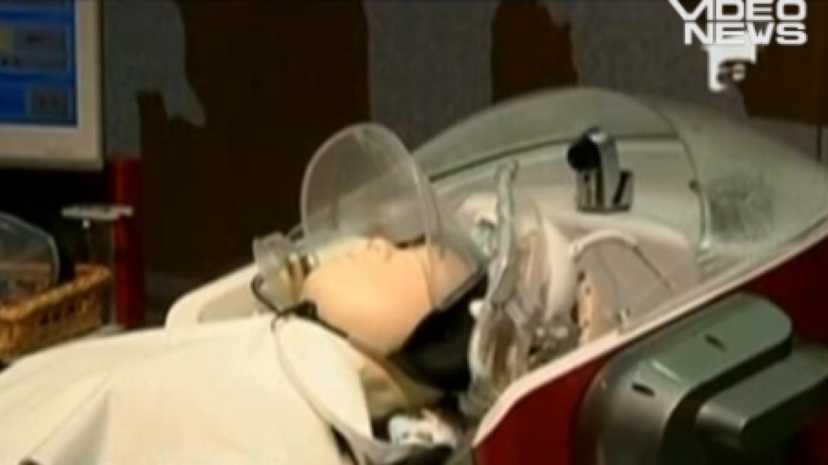 roboti infirmiere cum arata aparatele care ingrijesc batrani