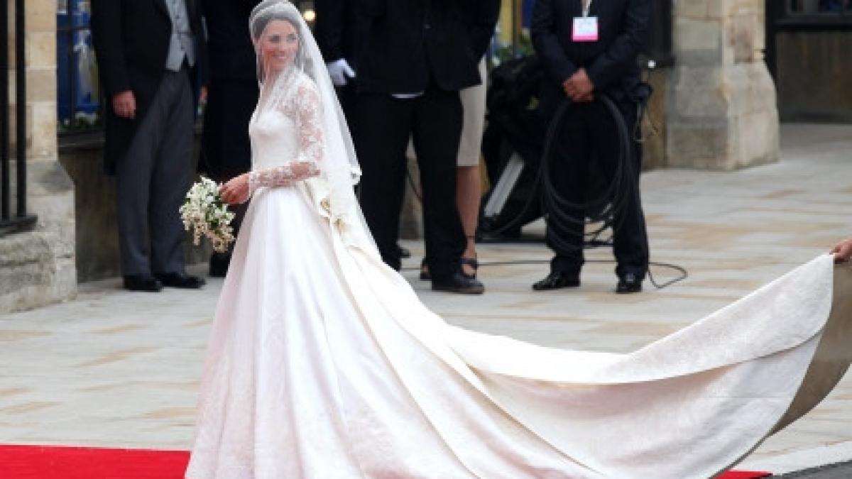 rochia de mireasa a lui kate middleton peste 600 000 de persoane au platit aproape 11 500 000 euro