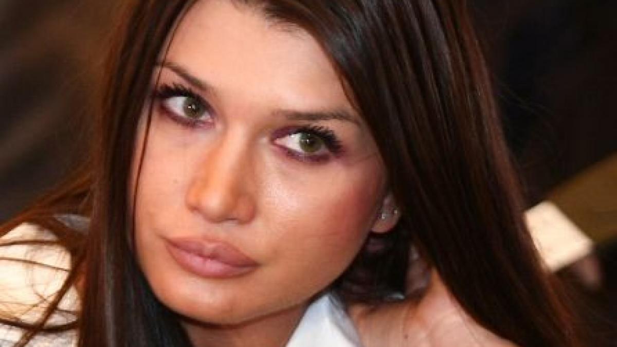 andreea paul vass sare in apararea elenei basescu face greseli gramaticale din cauza oboselii