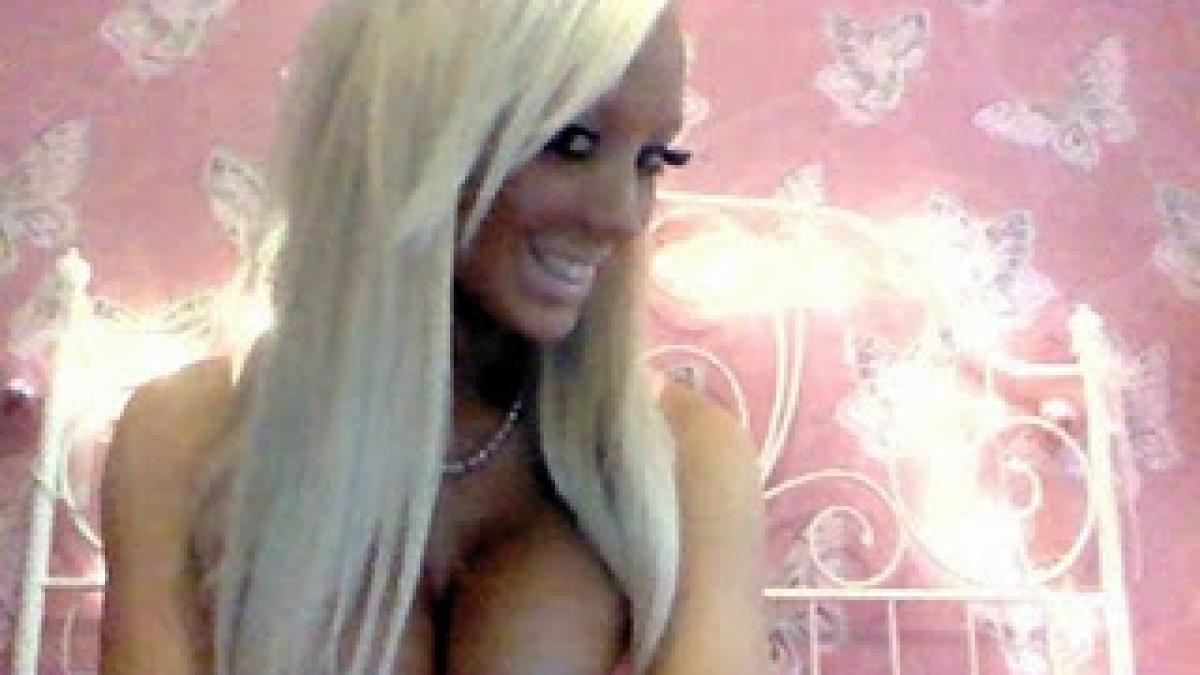 papusa barbie a scos un nou model pitipoanca in carne si oase arsa la solar si siliconata