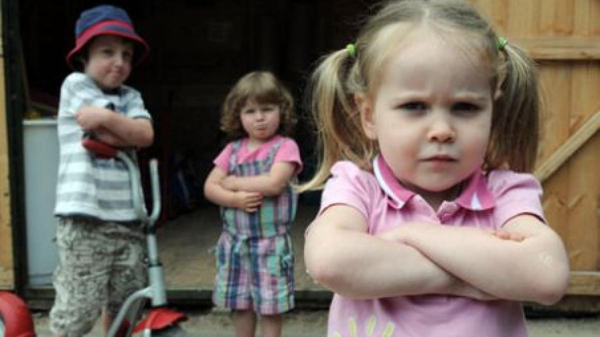 patru copii au spart o gradinita din galati au furat un ipod dock si manuale de 200 lei