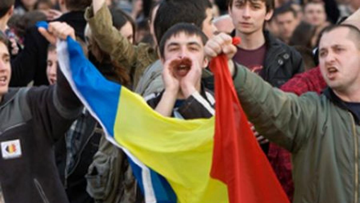 tineri ridicati de politie la protestul anti pdl din timisoara mitingul supravegheat de lunetisti