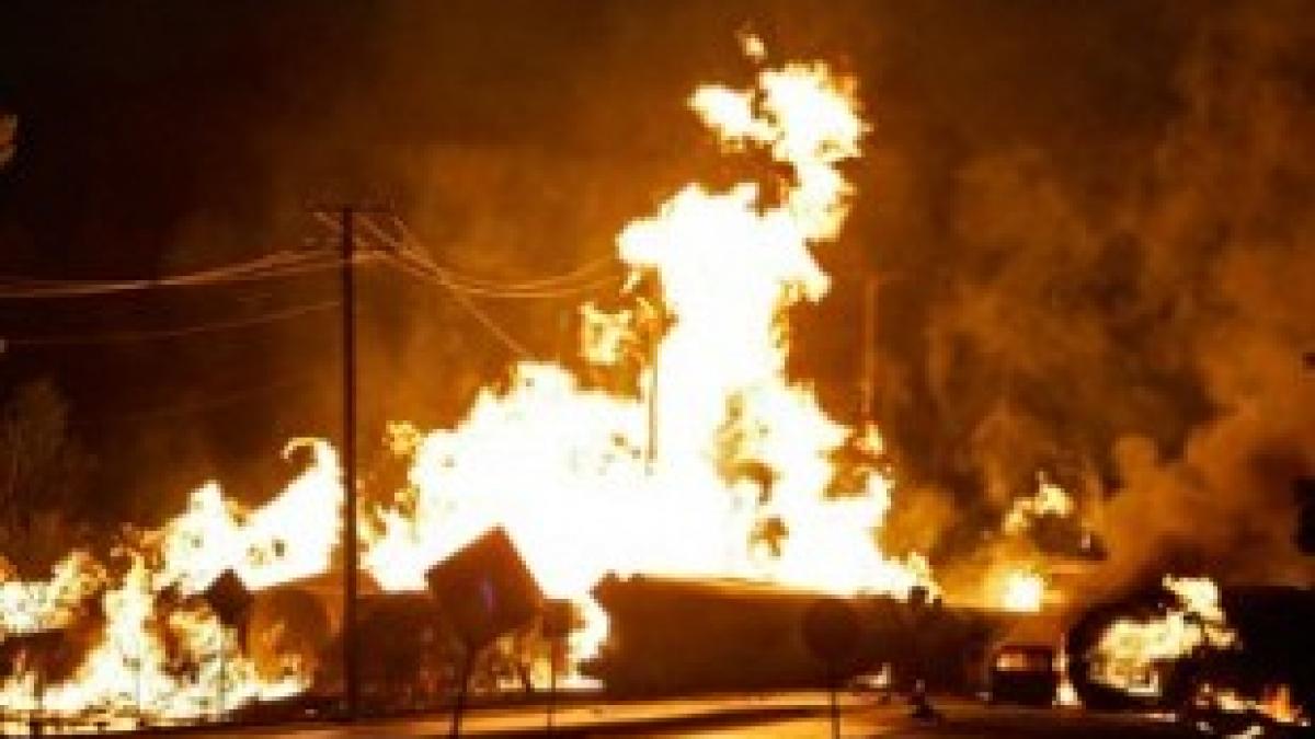 circa 800 de persoane evacuate dupa ce un tren plin cu etanol a deraiat