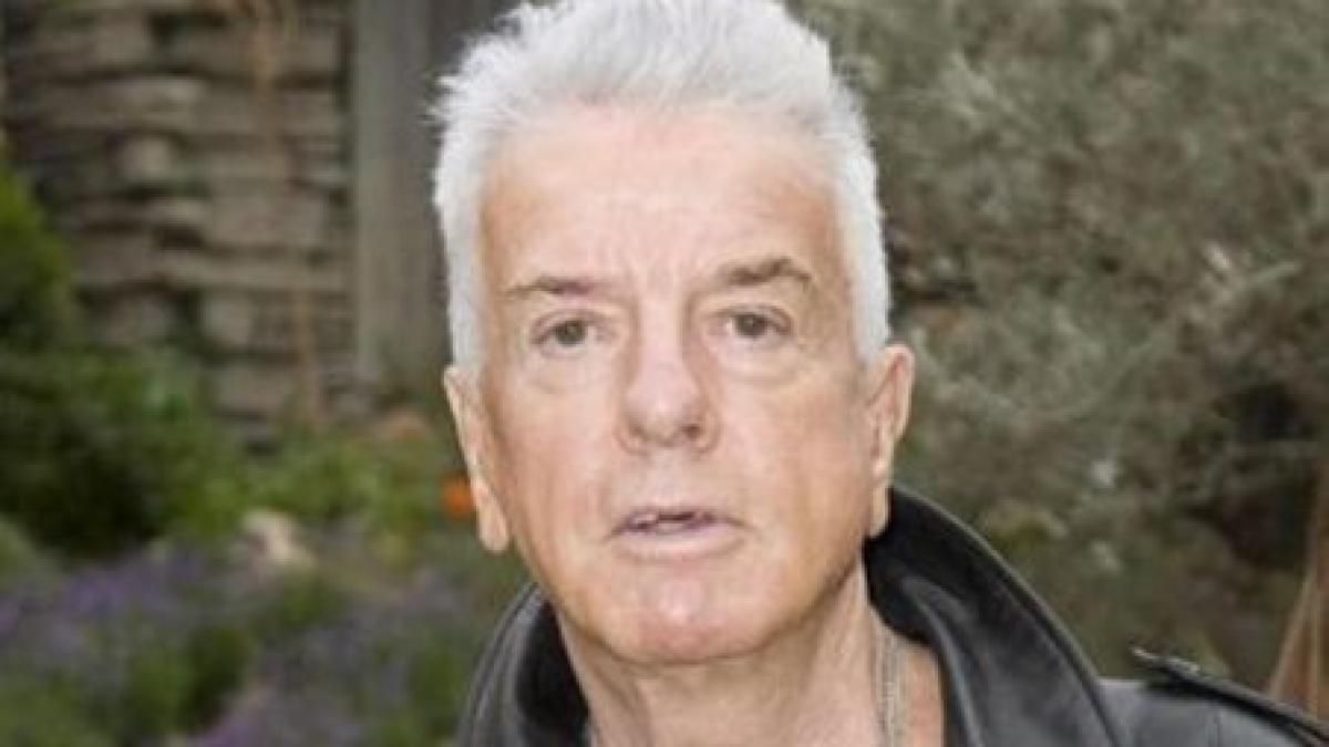 designerul nicky haslam a dat viata de pe riviera franceza pentru un sat din transilvania