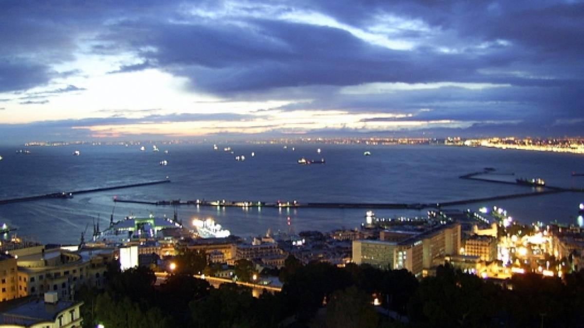 o femeie si a dat foc impreuna cu fiul ei de trei ani cand era evacuata din locuinta sa