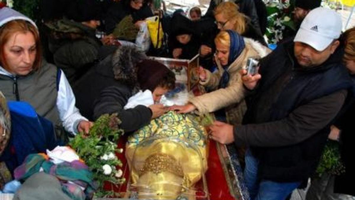 peste 150 000 de oameni asteptati la iasi de sfanta parascheva