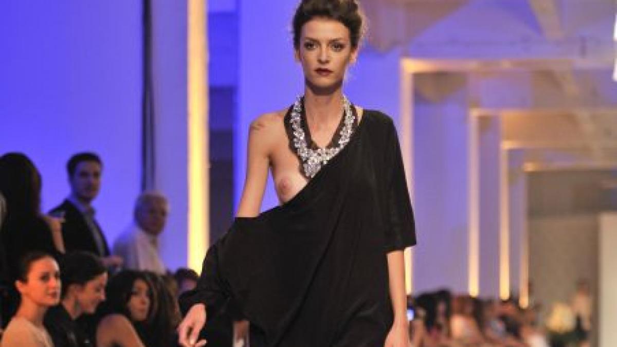 rochii pentru sani dezgoliti si modele superbe la lansarea unei colectii de moda in bucuresti