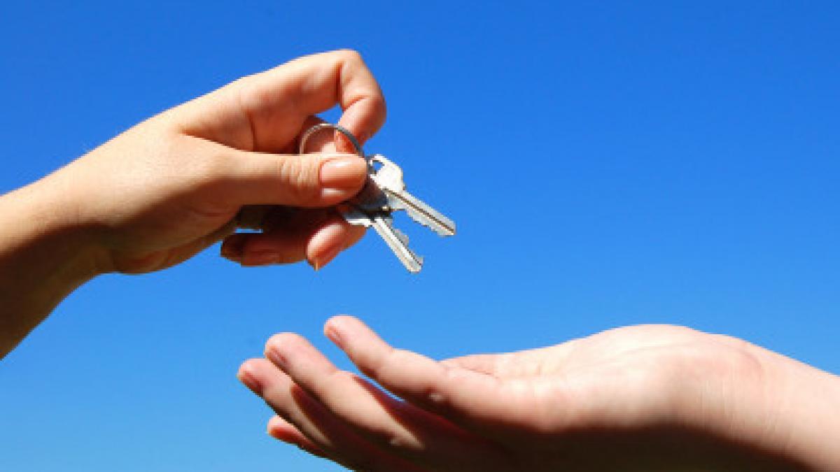 o femeie din capitala a facut mii de euro din vanzarea unor chei vezi cum a reusit