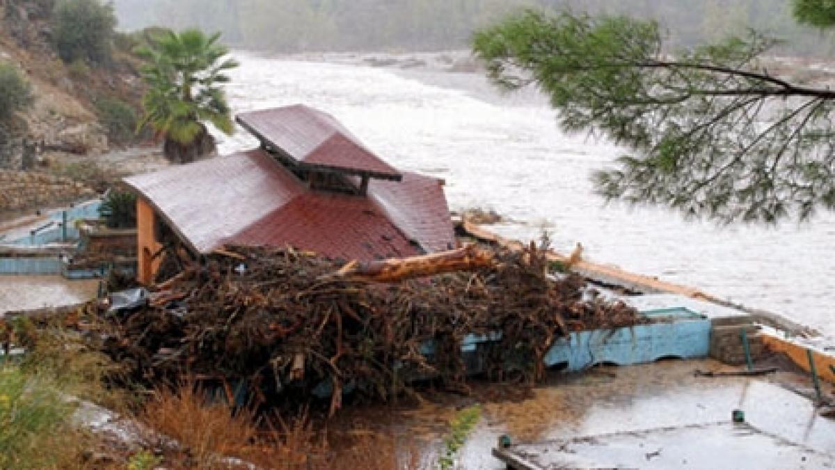 turcia patru morti si cinci disparuti in urma inundatiilor