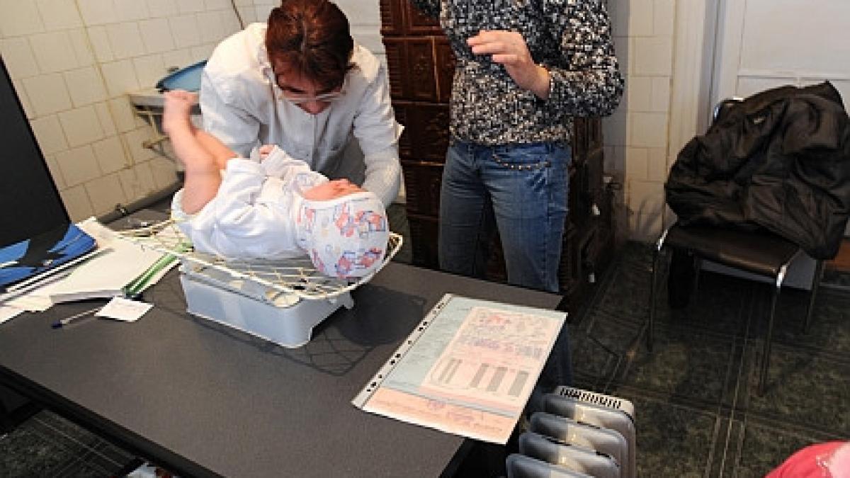 un copil de un an si patru luni paralizat partial in urma unui vaccin