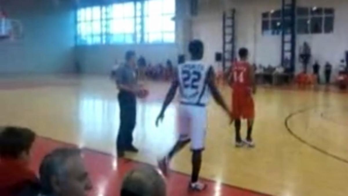 video ultimul meci la care a jucat baschetbalistul american chauncey hardy