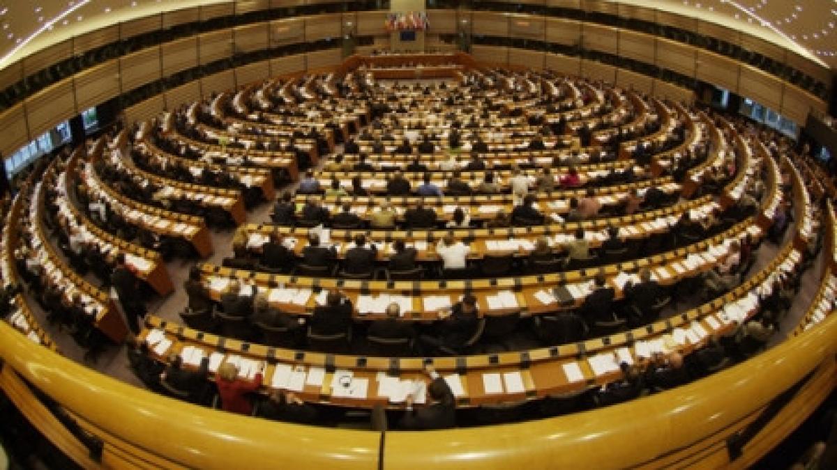 comisia europeana propune ca serbiei sa i fie acordat statutul de candidat la ue