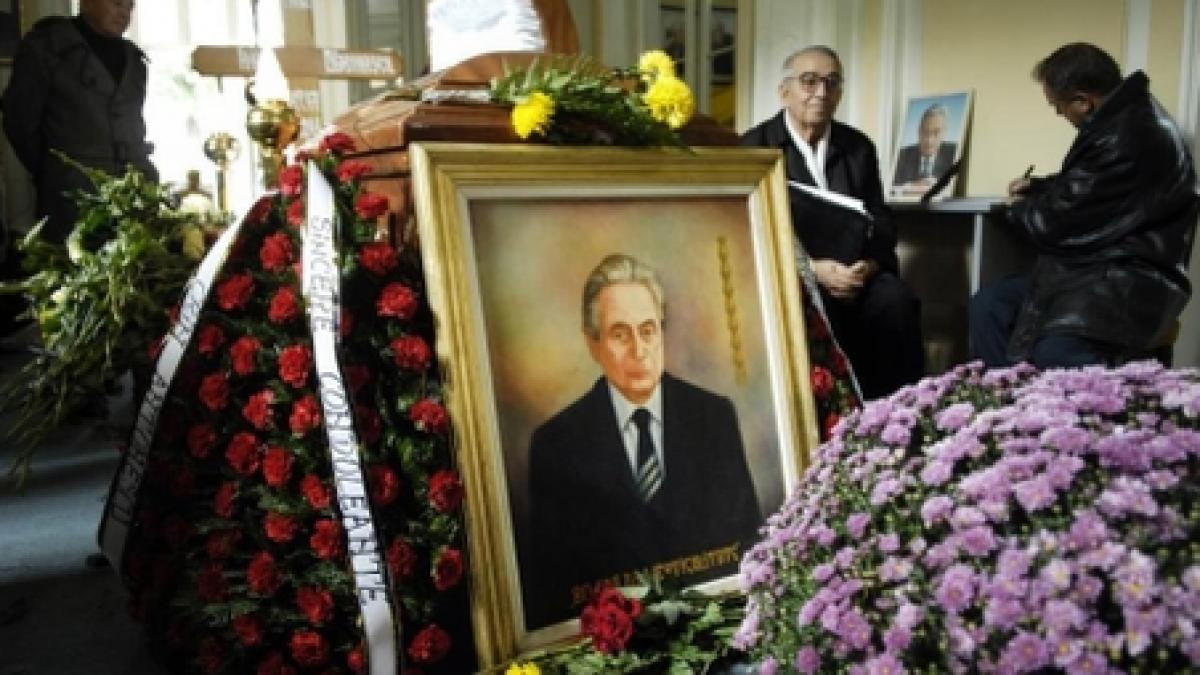 iliescu i a conferit o decoratie lui ion diaconescu in 2002 liderul pntcd nu a ridicat o