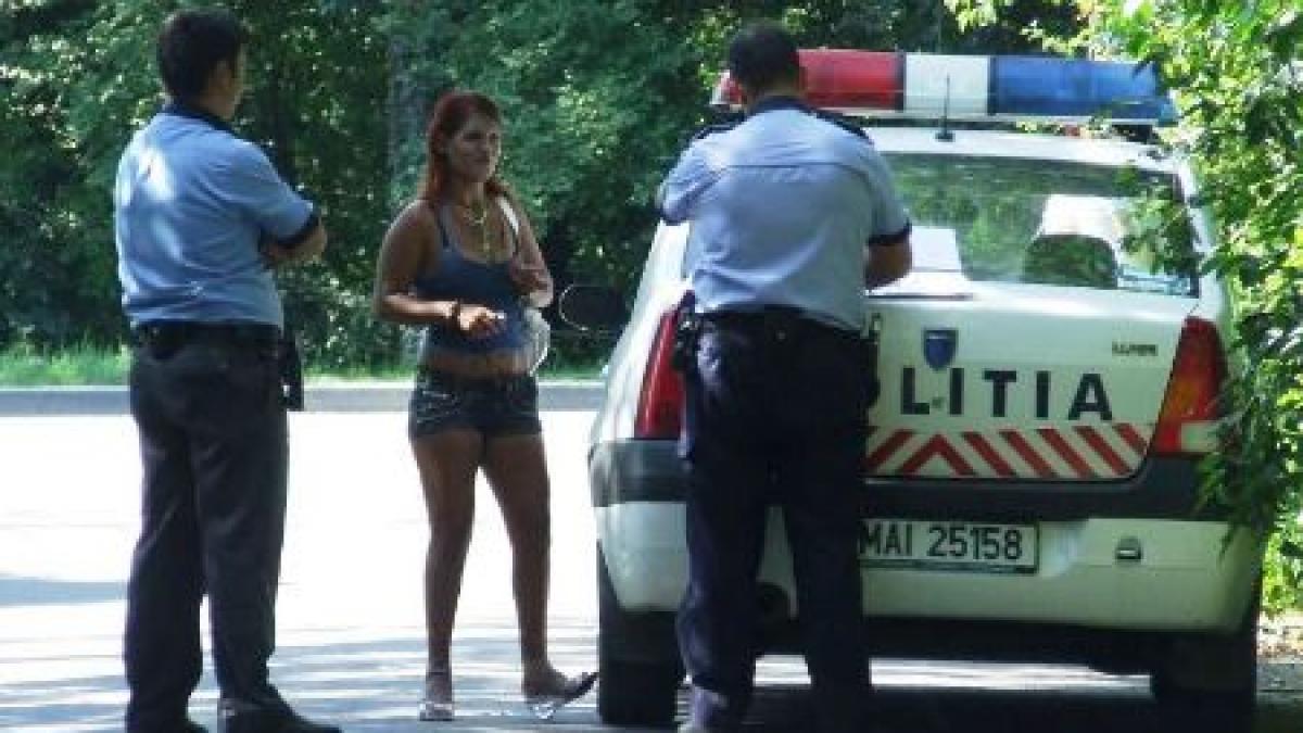 prostituatele i au umplut de purici pe politisti sareau pe noi ca la fotbal