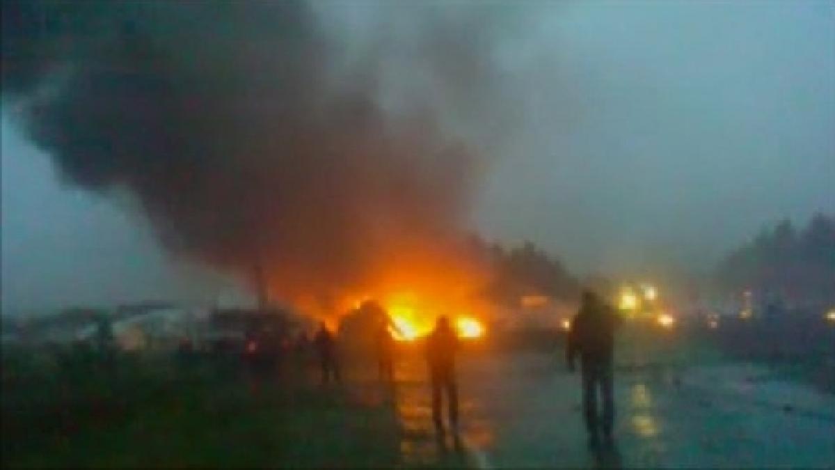 un avion de pasageri a luat foc la decolare pe un aeroport din rusia