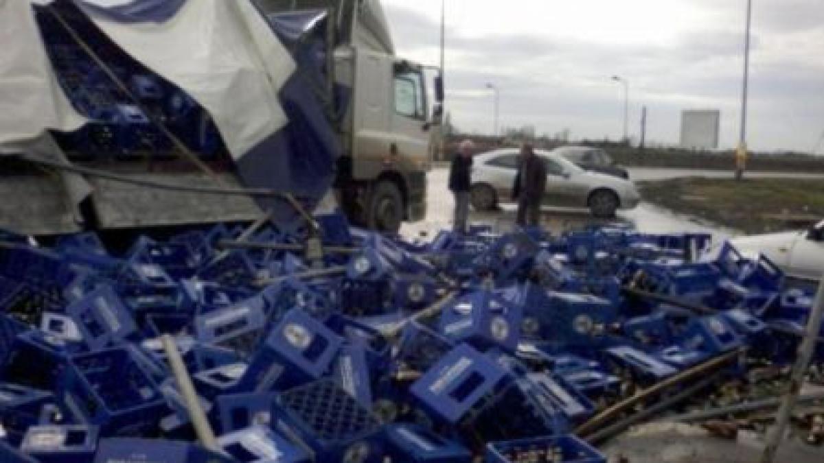 un tir incarcat cu 20 tone de bere s a rasturnat pe o sosea din iasi