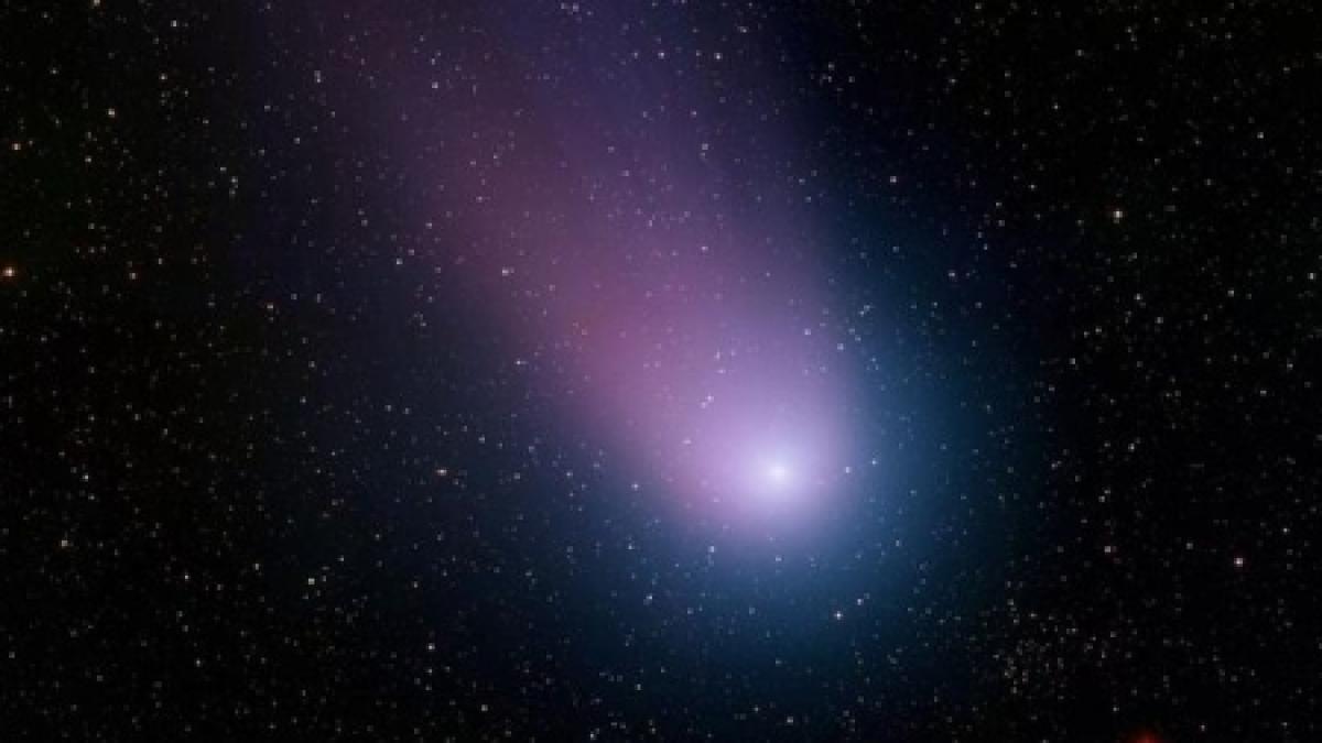 cometa elenin trece duminica pe langa terra