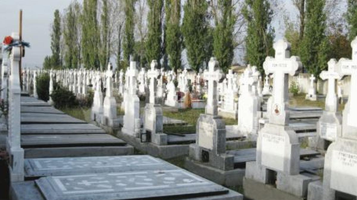 mai multe ingrijitoare de morminte din ploiesti nu mai au voie sa intre in cimitir vezi aici de ce