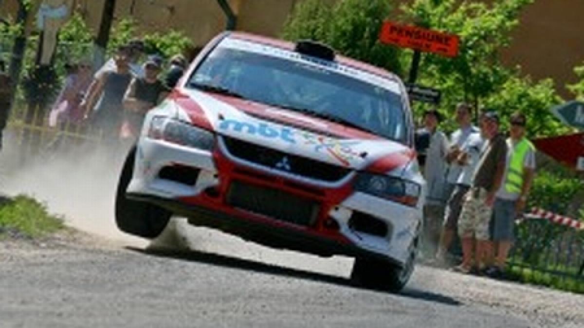 un raliu de tot rasul participantii au facut slalom printre pietoni si masini