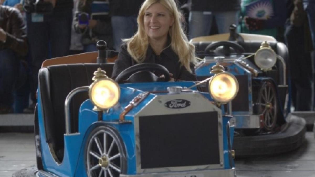 nadia comaneci ilie nastase si elena udrea la inaugurarea celui mai mare parc de distractii din