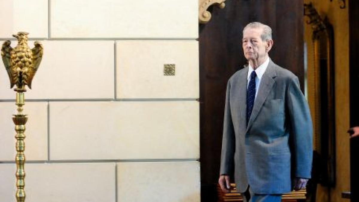 regele mihai i sustine o conferinta de presa luni la ora 14 00