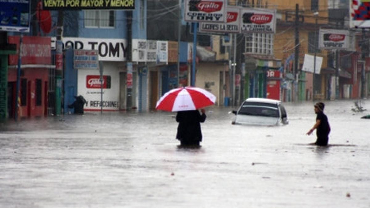 bilant macabru in america centrala peste 70 de morti si 150 000 de sinistrati in urma inundatiilor
