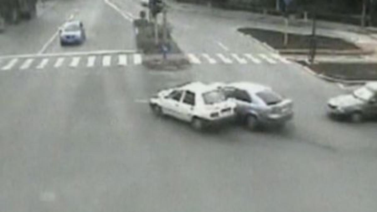 bataie in mijlocul intersectiei intre doi soferi din slatina vezi ce a surprins camera de
