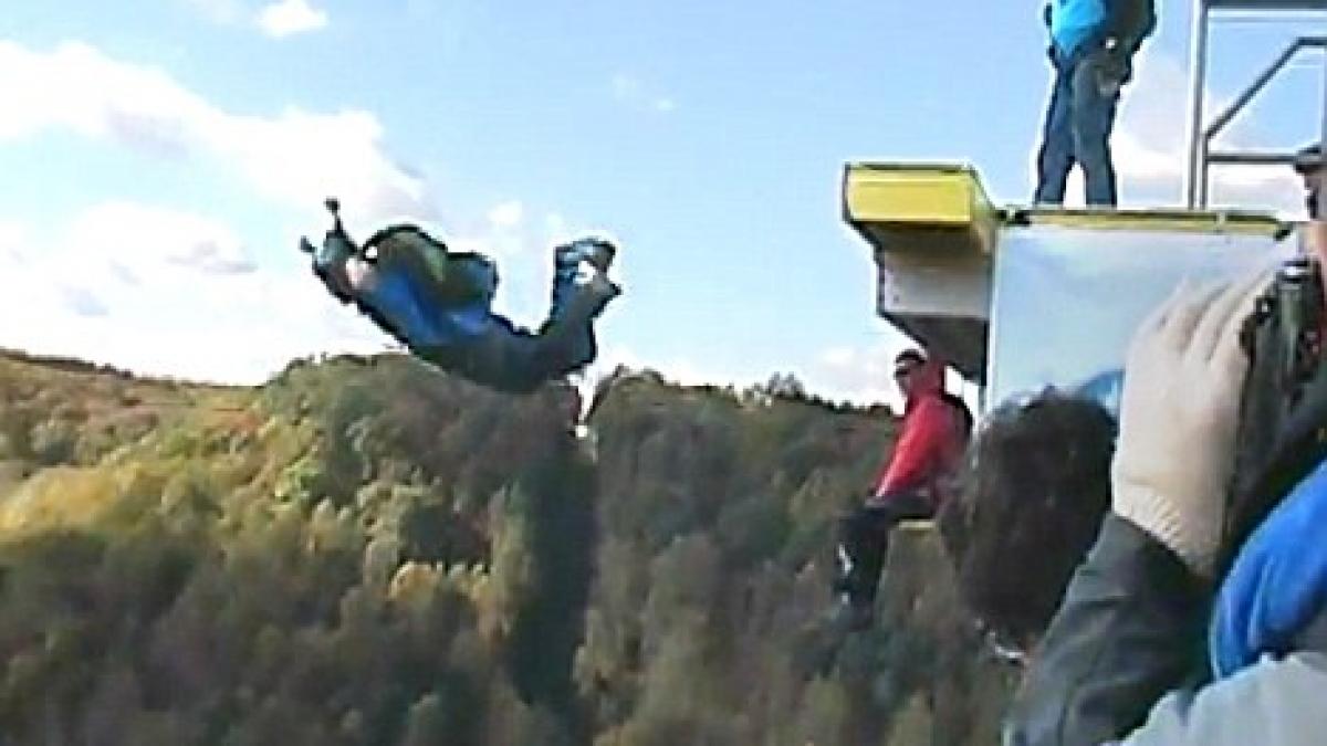 el a pacalit moartea a sarit de la 270 de metri inatime si nu i s a deschis parasuta vezi ce a patit