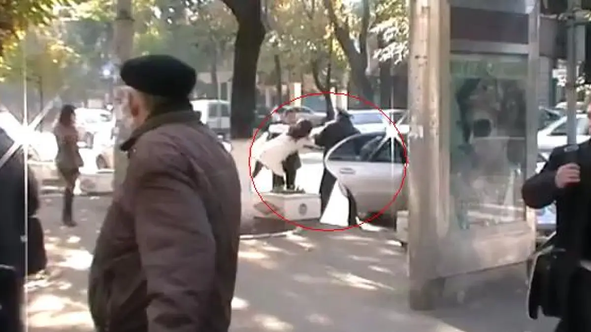 asa se face dreptate in rep moldova tanara luata pe sus si bagata intr o masina in plina zi