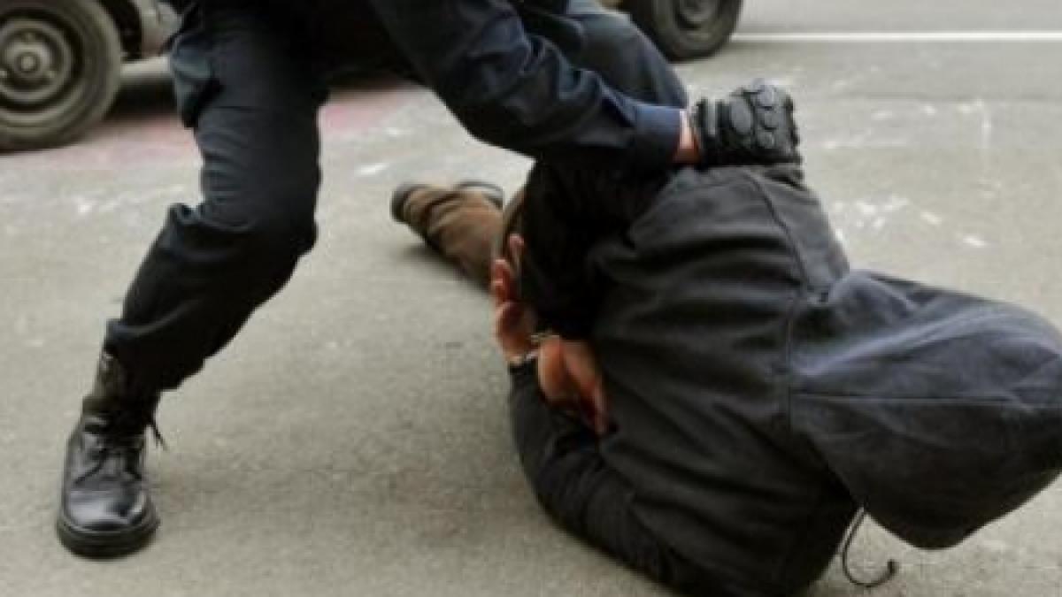 bataie cu bate la bacau sub privirile politistilor