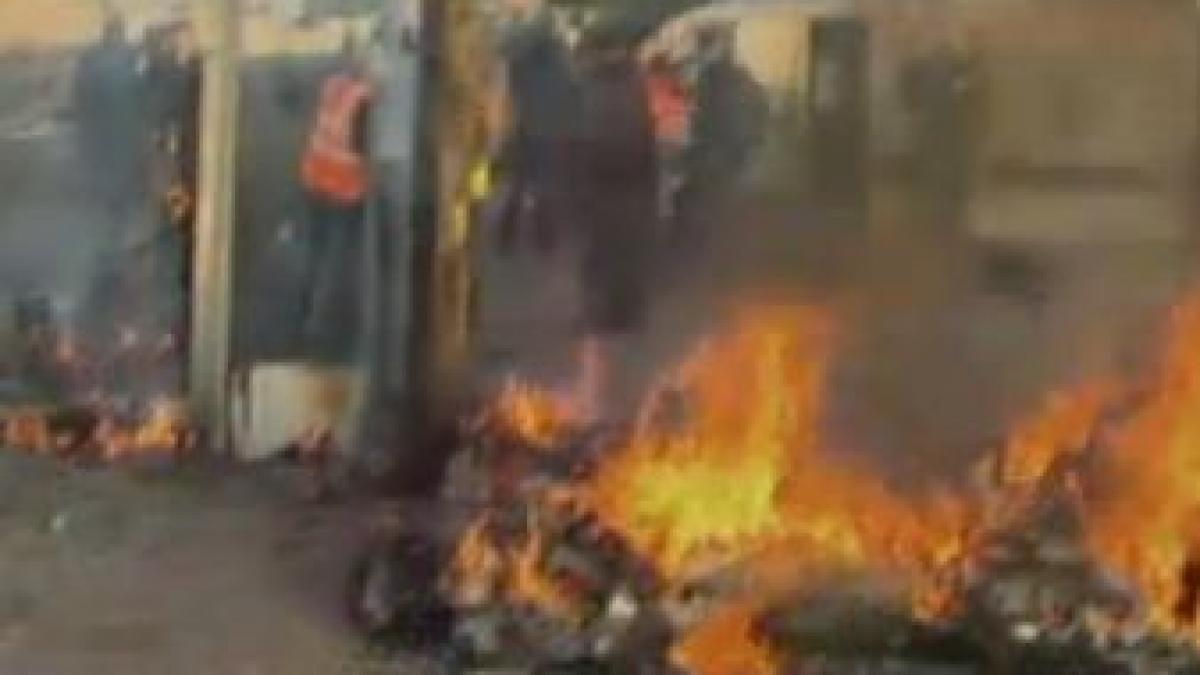 confruntari violente in marea britanie o tabara ilegala de romi evacuata cu forta