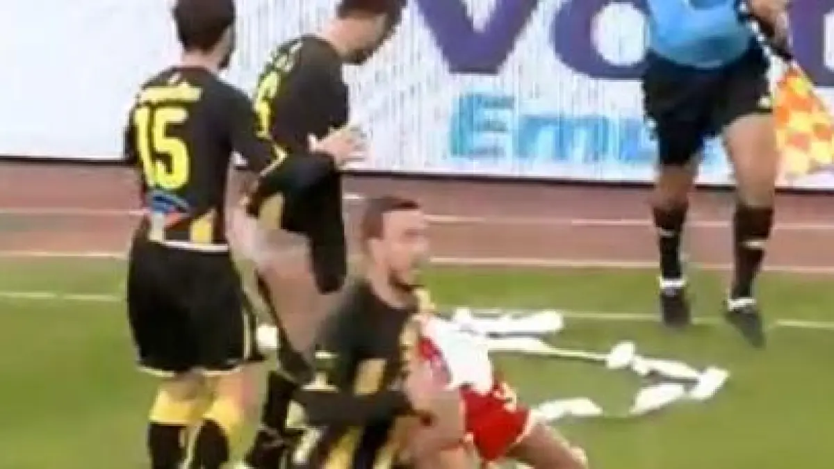 s a razbunat pe adversarul care l a faultat dandu i sortul jos