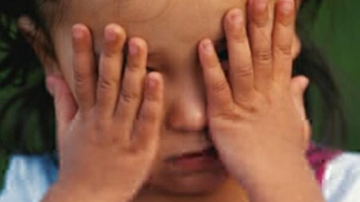 tragedie desprinsa din filmele de groaza o fetita din bacau a cazut cu capul intr un cutit