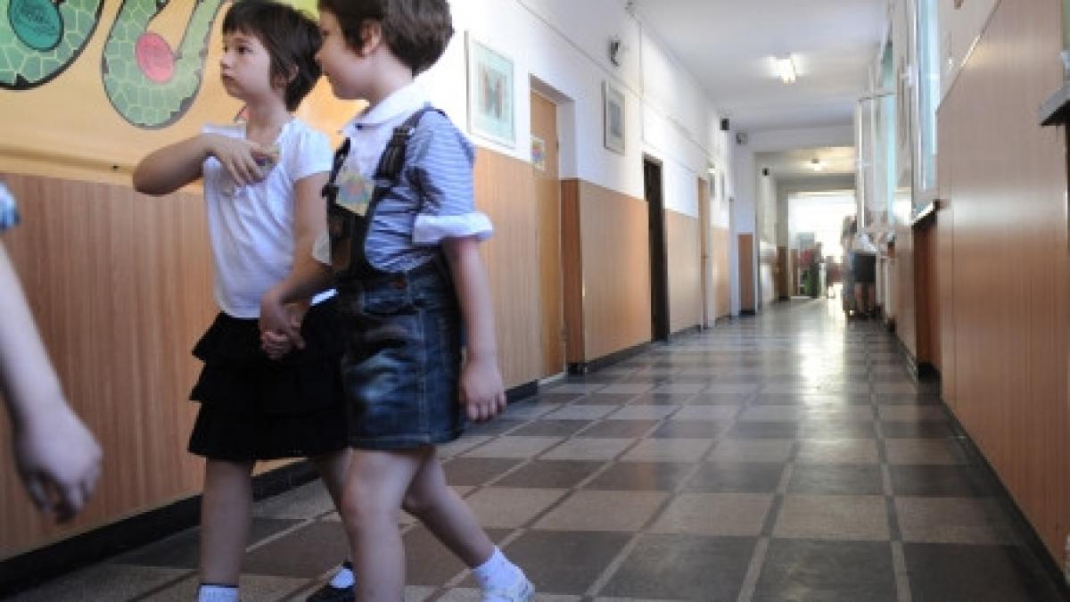 elevii din clasele primare si prescolarii in vacanta timp de o saptamana