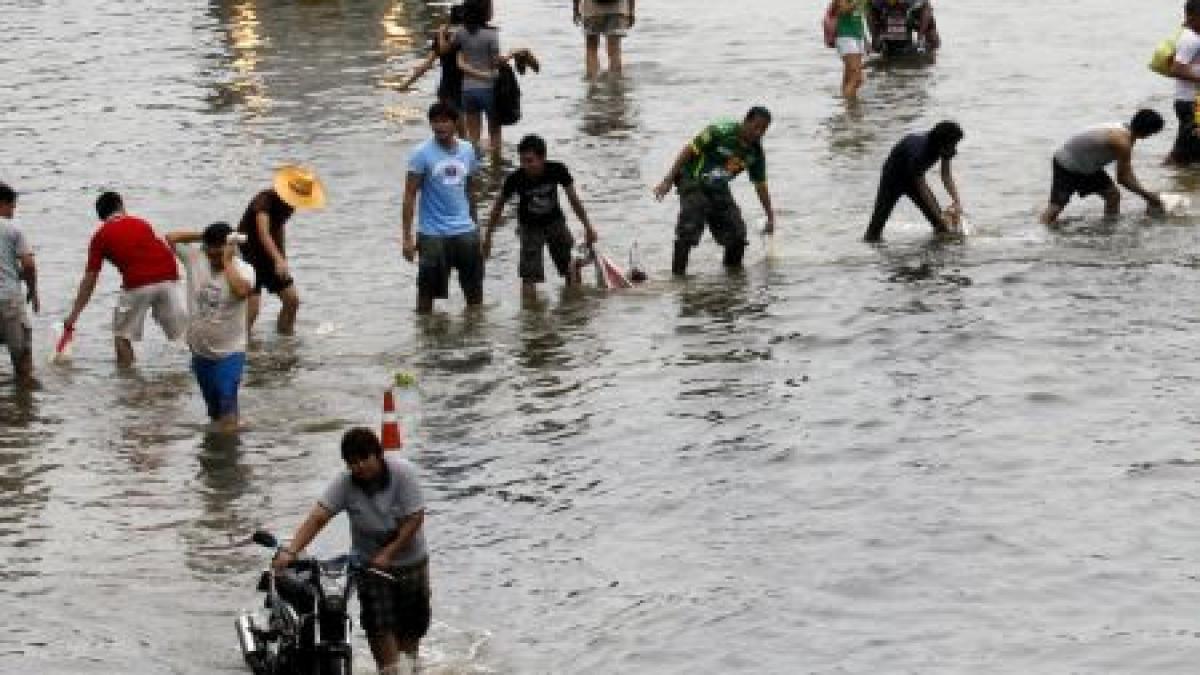 inundatii in mexic peste 100 000 de oameni au fost evacuati
