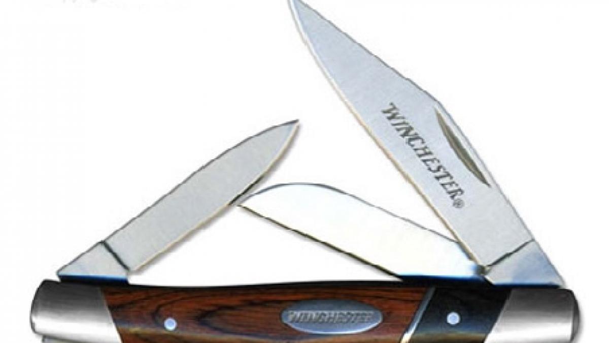 un elev din ploiesti a fost injunghiat cu un cutit de la o unghiera